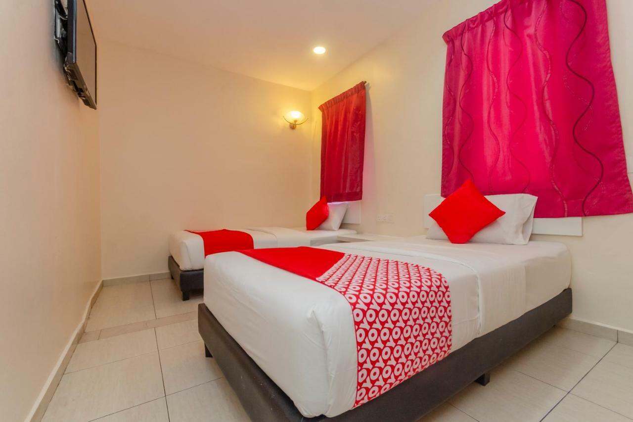 Oyo 1010 Skudai Hotel Exterior photo
