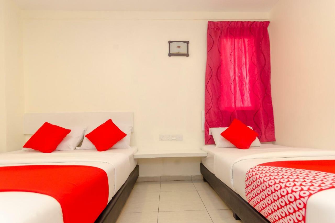 Oyo 1010 Skudai Hotel Exterior photo