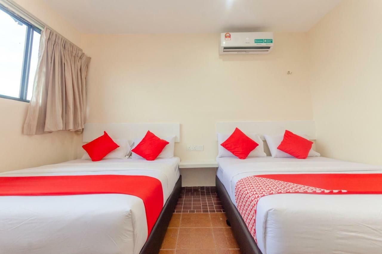 Oyo 1010 Skudai Hotel Exterior photo