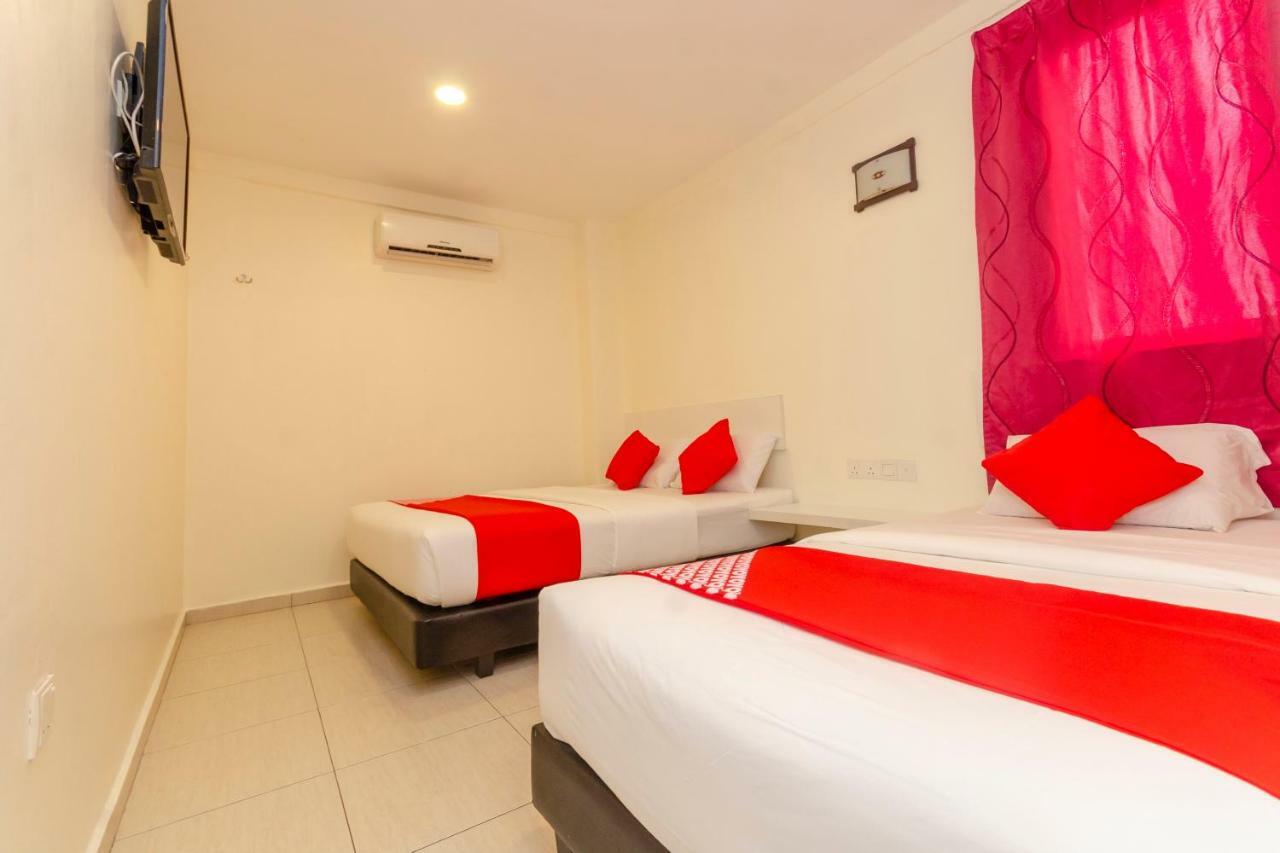 Oyo 1010 Skudai Hotel Exterior photo