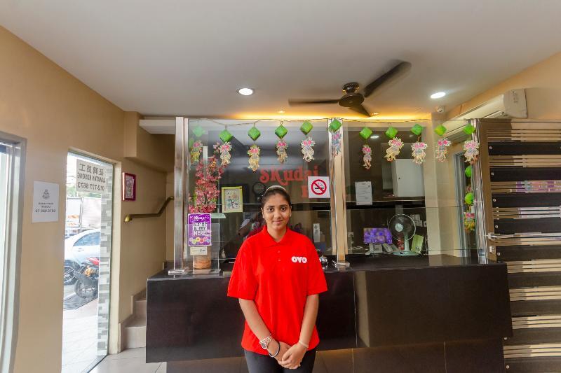 Oyo 1010 Skudai Hotel Exterior photo