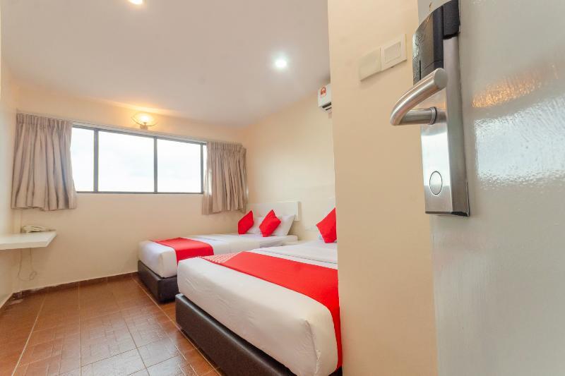 Oyo 1010 Skudai Hotel Exterior photo