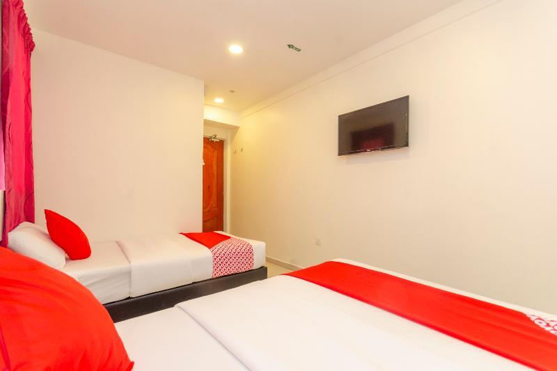Oyo 1010 Skudai Hotel Exterior photo