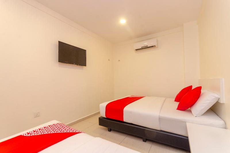 Oyo 1010 Skudai Hotel Exterior photo