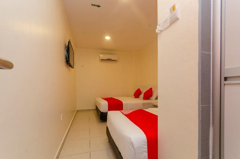 Oyo 1010 Skudai Hotel Exterior photo
