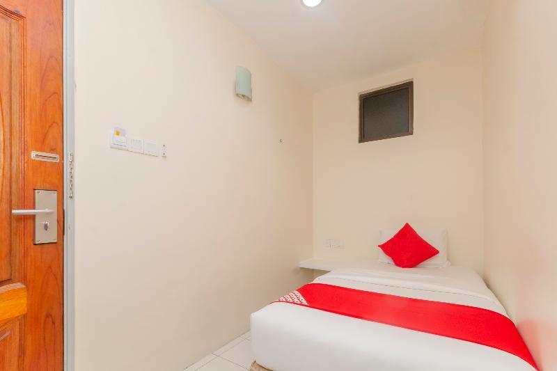 Oyo 1010 Skudai Hotel Exterior photo