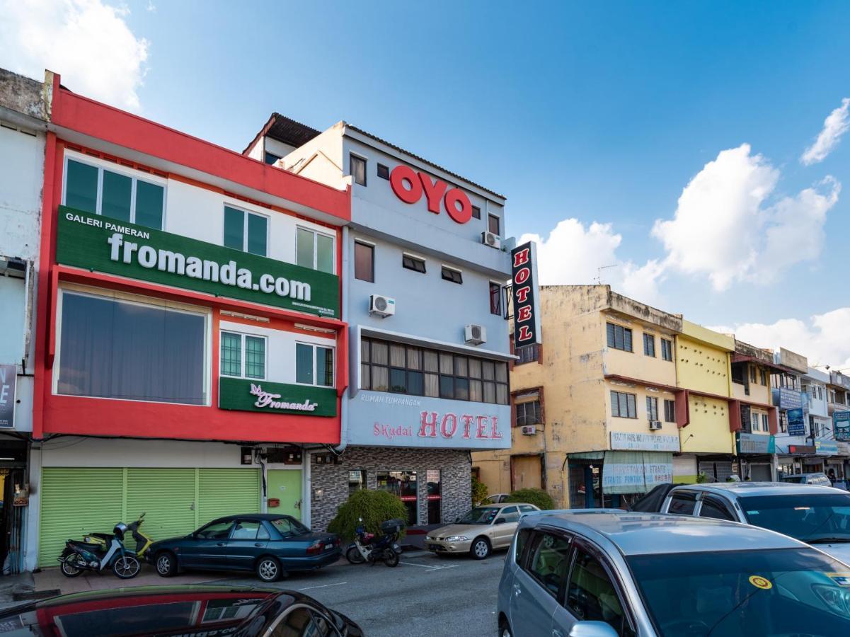 Oyo 1010 Skudai Hotel Exterior photo
