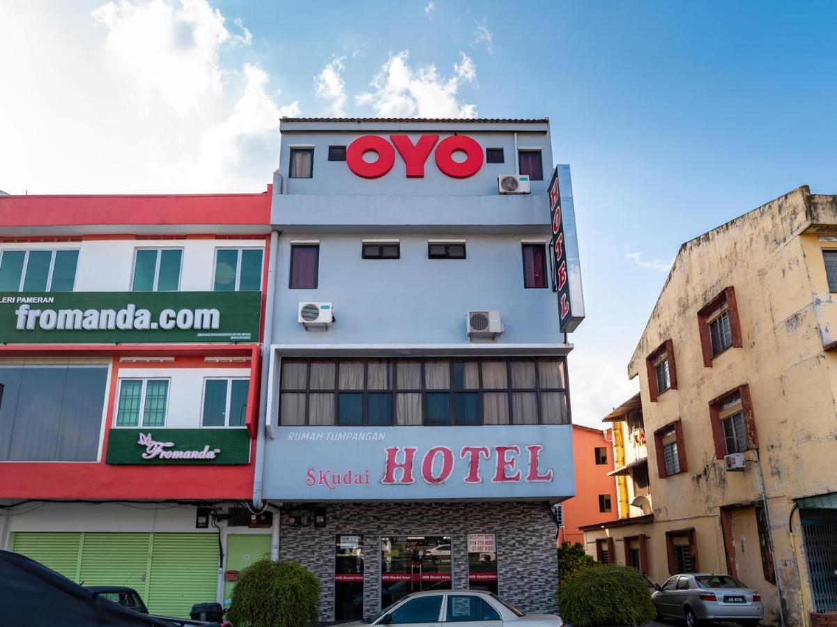 Oyo 1010 Skudai Hotel Exterior photo